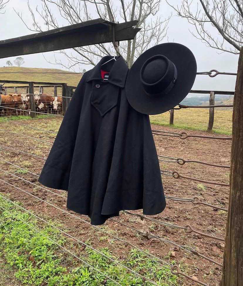 Poncho Genuíno Uruguaio Preto